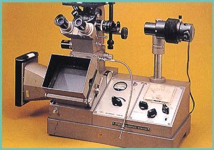 万能顕微鏡.JPG
